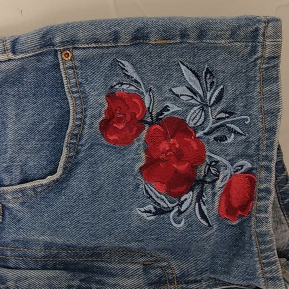 H&M Coachella High Rise Rose Embroidered Jean Shorts‎ Size 8 Festival Boho - Picture 2 of 6